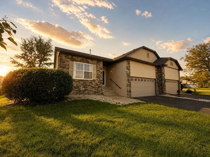 Property Photo:  11802 River Hills Parkway  IL 61072 