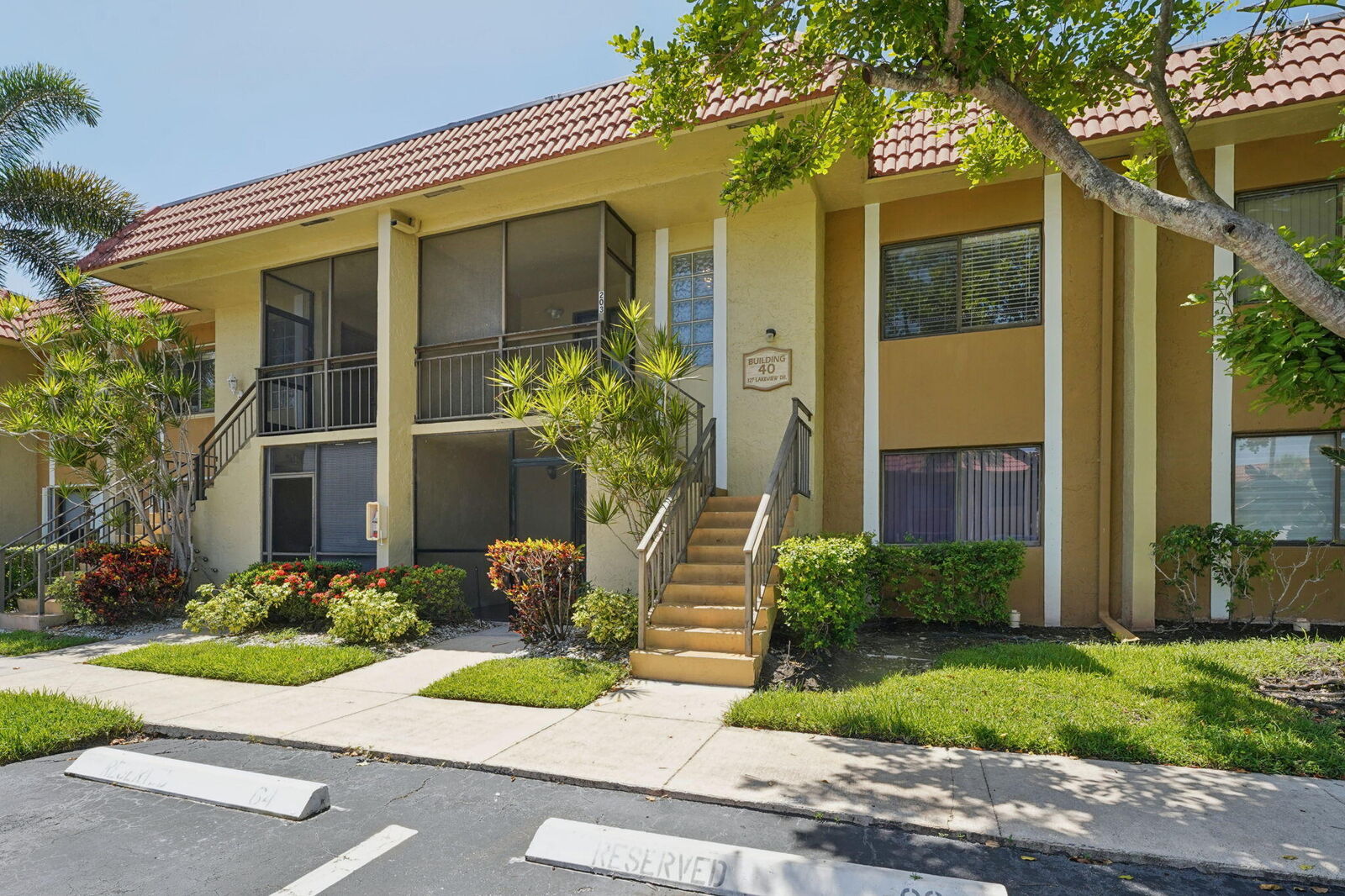 Property Photo:  327 Lakeview Drive 203  FL 33326 