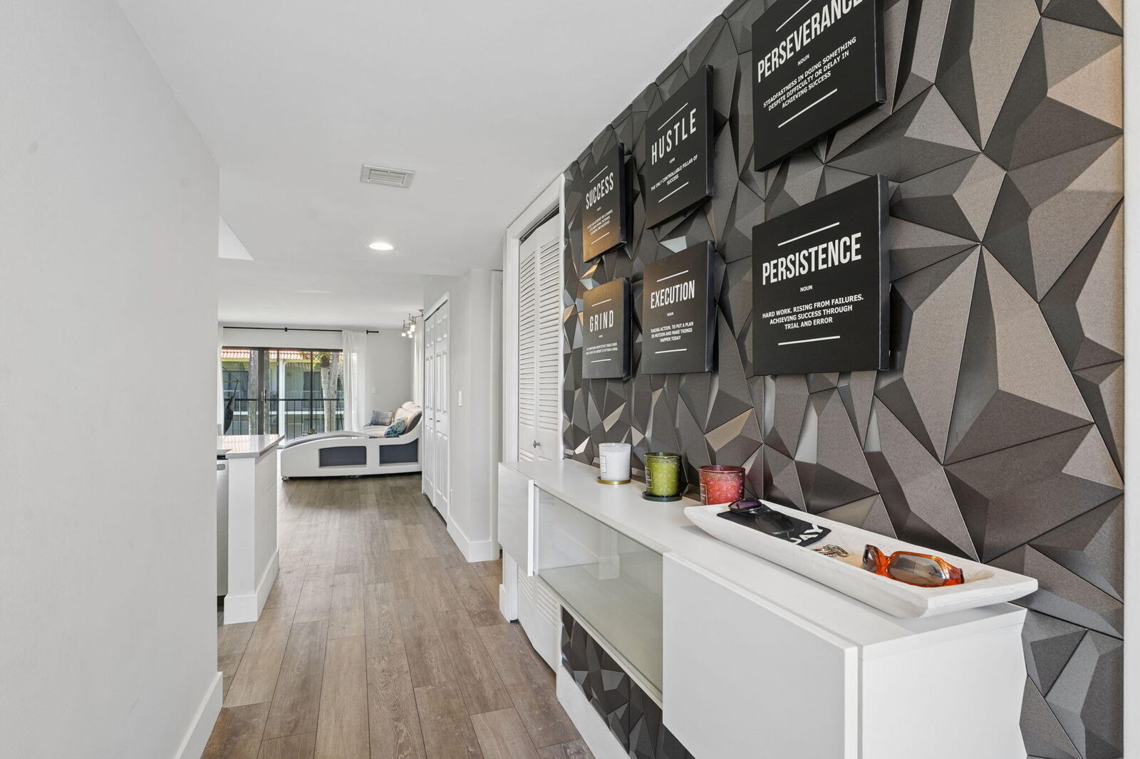 Property Photo: 327 Lakeview Drive 203 FL 33326