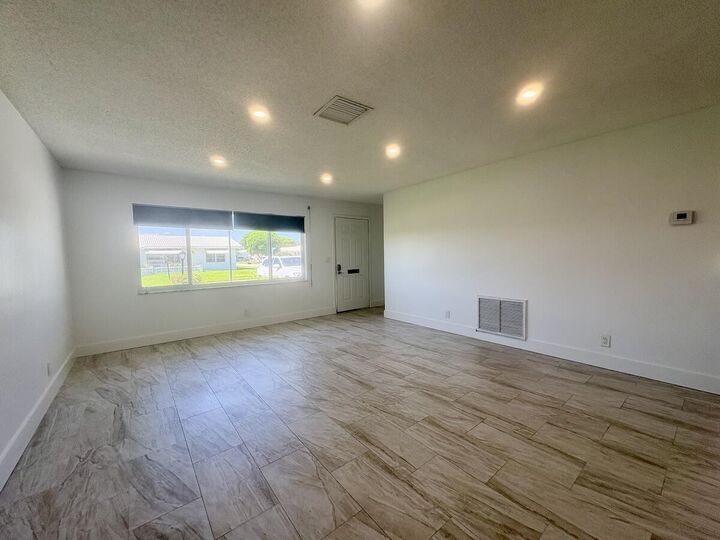 Property Photo:  1590 SW 14th Avenue  FL 33426 