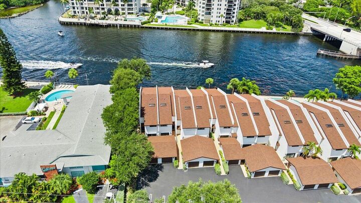 Property Photo: 1301 N Riverside Drive 1 FL 33062