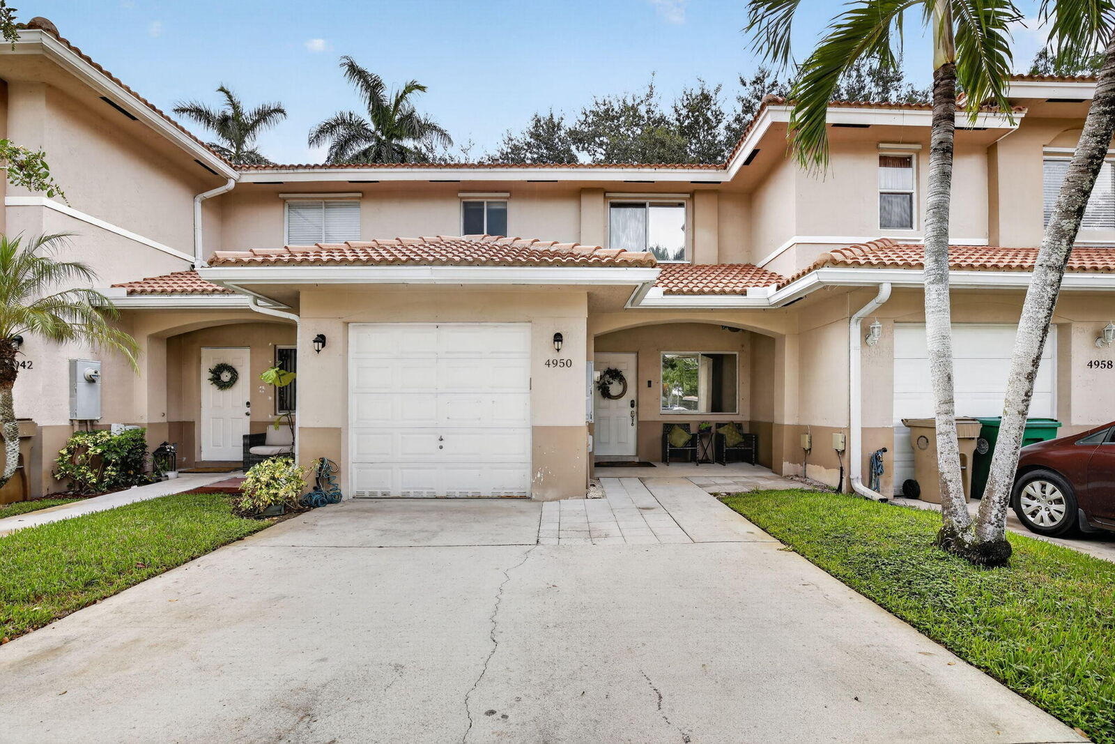 Property Photo:  4950 Palm Garden Lane  FL 33314 