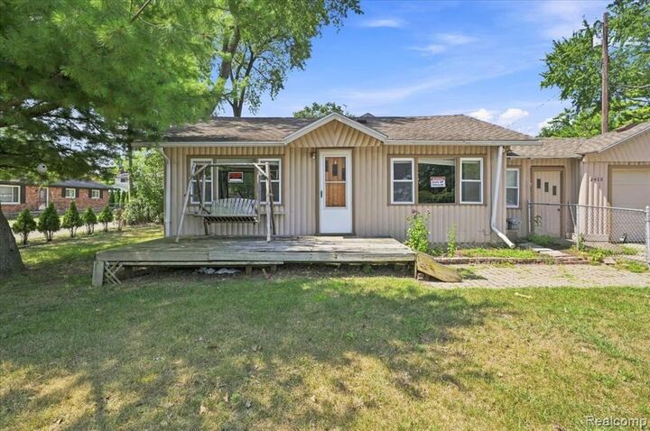 Property Photo: 2428 Circle Drive MI 48324