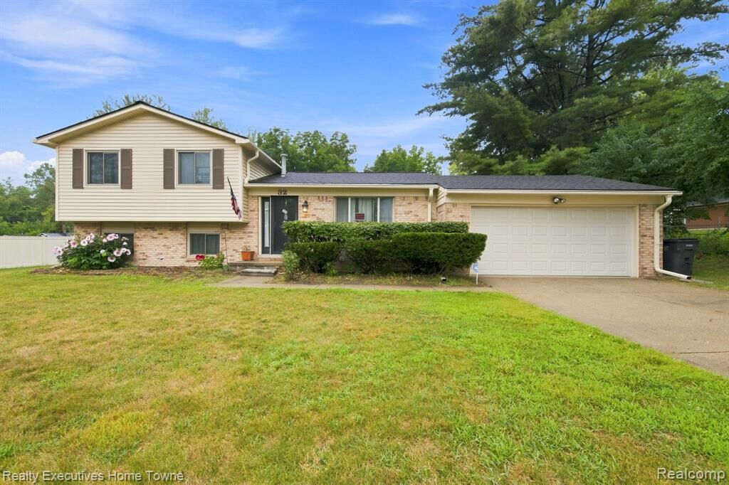 Property Photo: 32 S Eastway Drive MI 48342