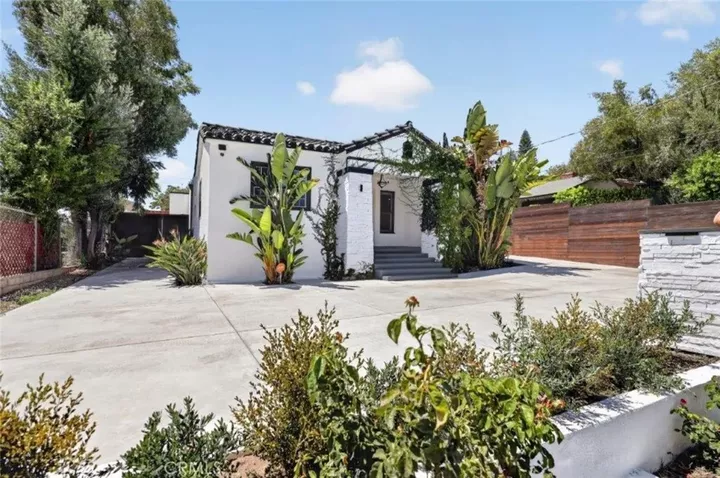 Property Photo:  10617 Vanora Drive  CA 91040 