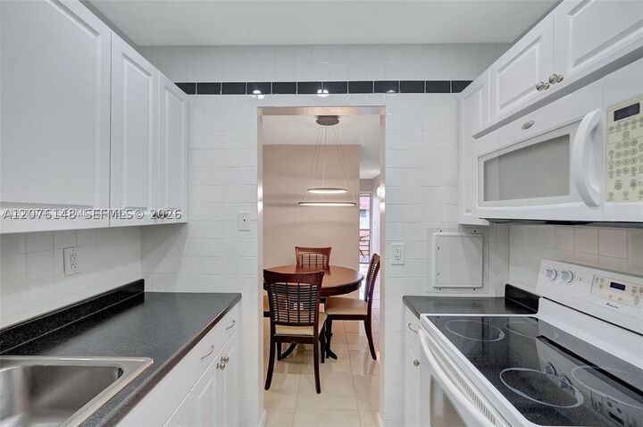 Property Photo: 17001 NE 13th Ave 306 FL 33162