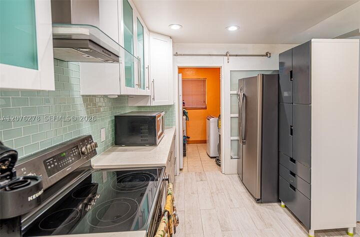 Property Photo:  10 SW 46th Ave  FL 33317 
