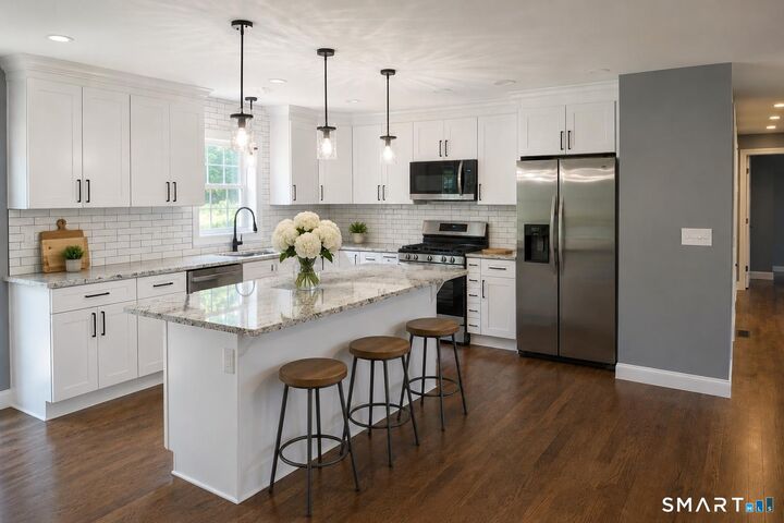 Property Photo:  544 Wintergreen Avenue  CT 06514 