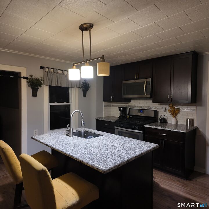 Property Photo:  152 Grove Street  CT 06096 