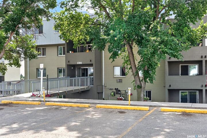 590 Laurier Street 306 — photo 1