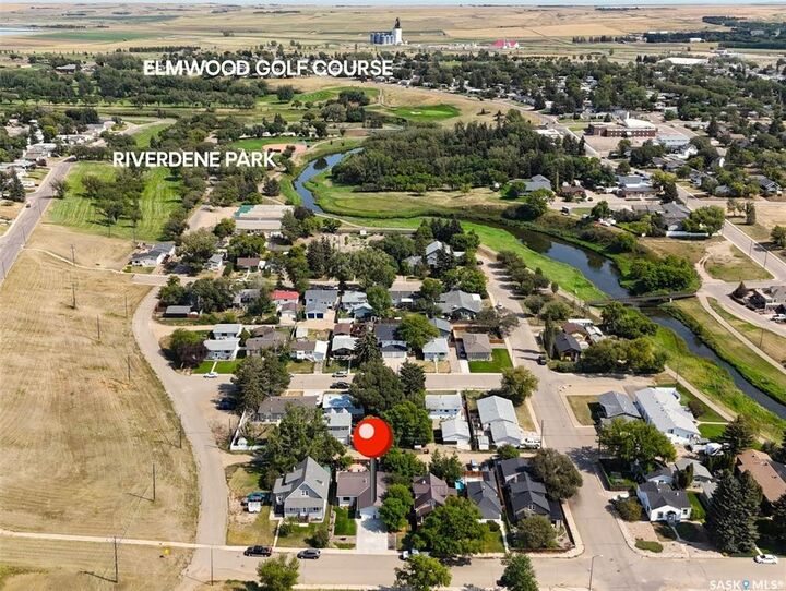 Property Photo: 625 7th Avenue NE SK S9H 2N8
