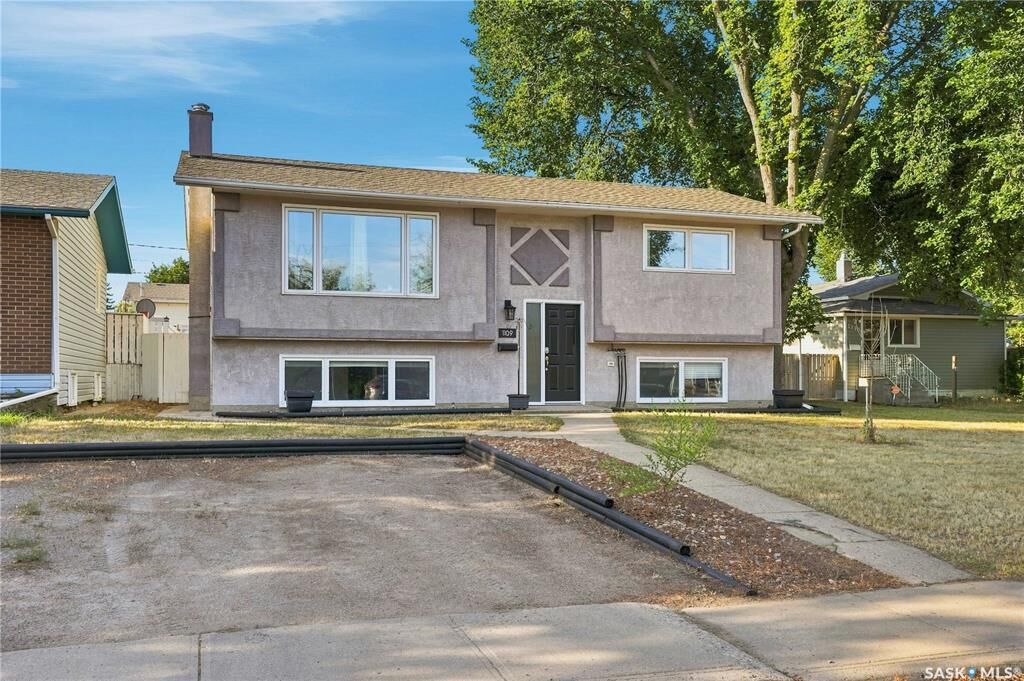Property Photo:  1109 Lillooet Street W  SK S6H 5A2 