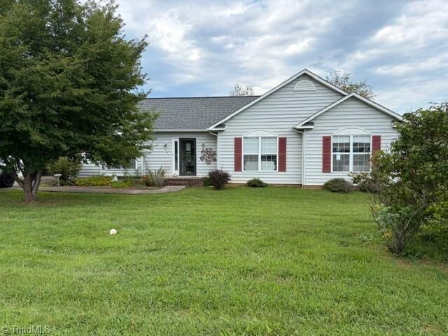 Property Photo:  104 Blairfield Court  NC 28659 