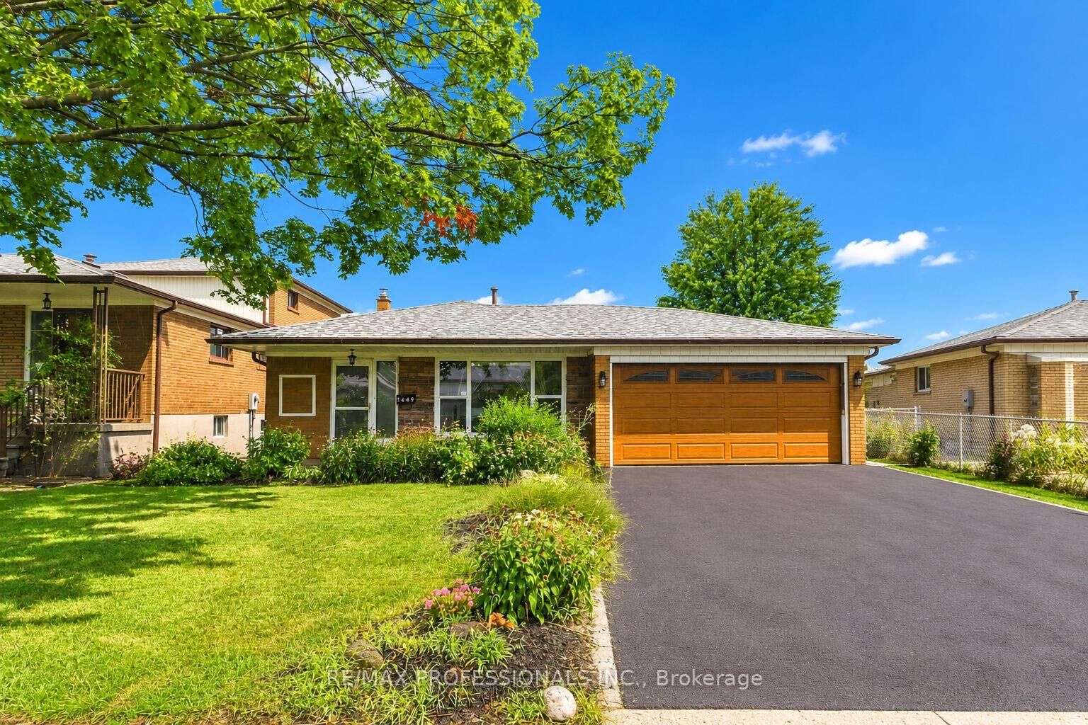 Property Photo: 7449 Pickfair Drive ON L4T 2N1