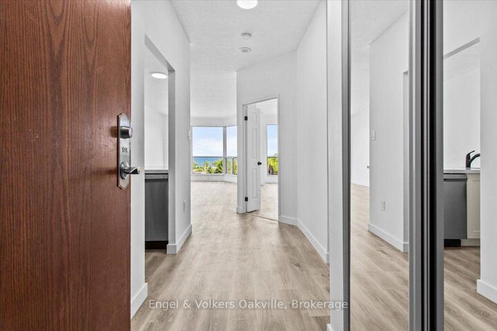 Property Photo:  2511 Lakeshore Road W 511  ON L6L 6L9 