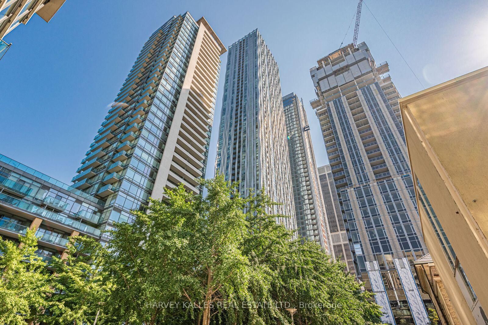 Property Photo:  1 Yorkville Avenue 912  ON M4W 0B1 