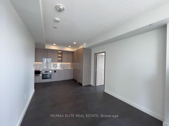 Property Photo:  85 McMahon Drive 1606  ON M2K 0H2 