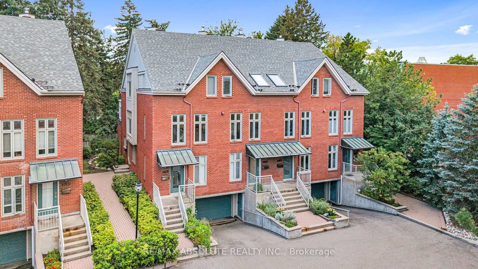 Property Photo:  20 Charlevoix Street 16  ON K1L 8K5 