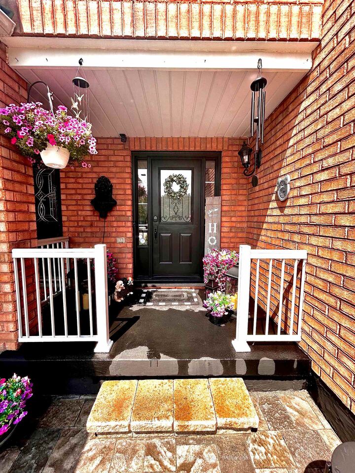 Property Photo: 91 Monaco Court ON L7A 1X2