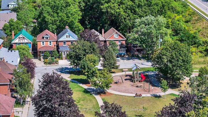 Property Photo:  813 5th Avenue A Avenue E  ON N4K 2S9 