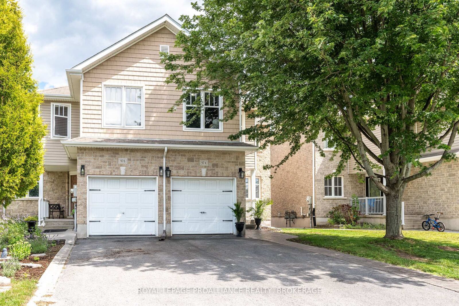 Property Photo:  974 Swanfield Street  ON K7M 0A6 