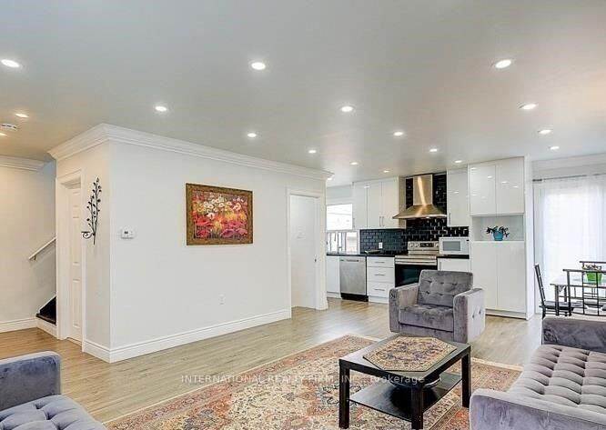 Property Photo: 8 Farrell Avenue ON M2R 1C8