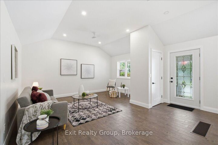 8 Albert Street — photo 1