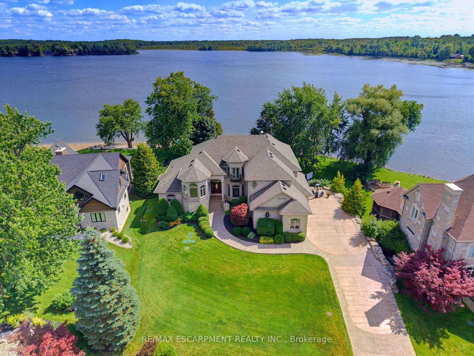 Property Photo: 46 Sandy Shore Boulevard ON N3C 2V4
