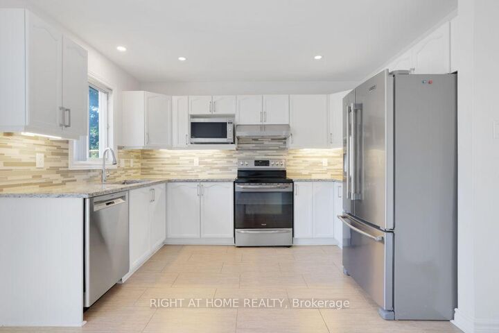Property Photo:  53 Yoho Drive  ON K2M 2R4 