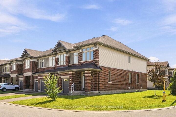 Property Photo:  254 Dolce Crescent  ON K1X 0B3 
