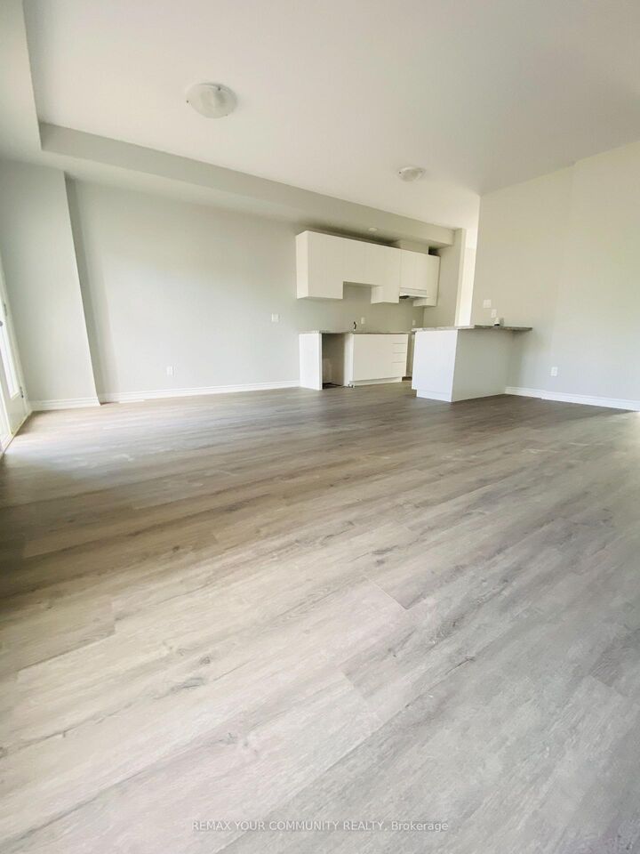 Property Photo:  76 St. George Street 23  ON L3C 5N1 