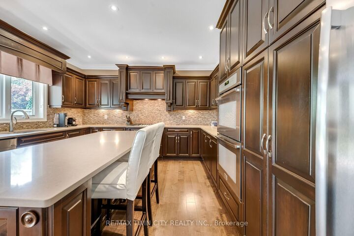 Property Photo:  258 Edgewater Crescent 3  ON N2A 4M2 
