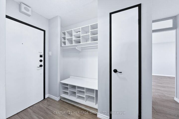 Property Photo: 2645 Kipling Avenue 1601 ON M9V 3S6