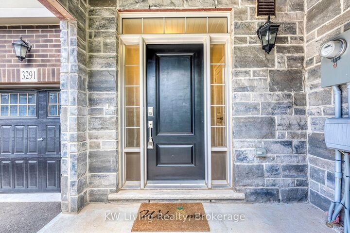 Property Photo: 3291 Mockingbird Common ON L6H 0W9