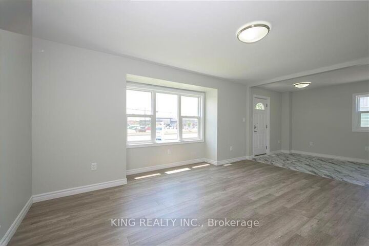 Property Photo:  1224 Oxford Street E  ON N5Y 3M4 