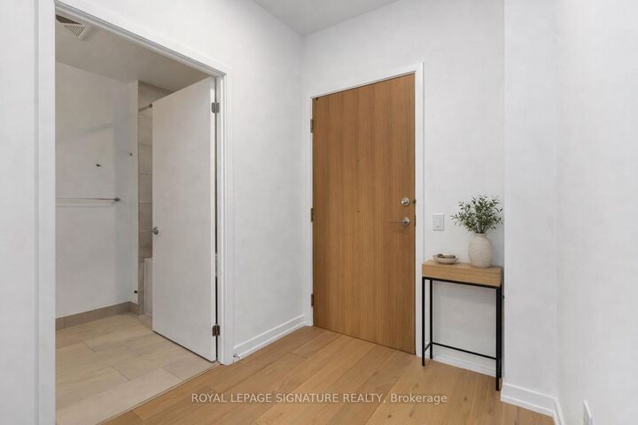 Property Photo:  395 Square One Drive 2004  ON L5B 0P6 