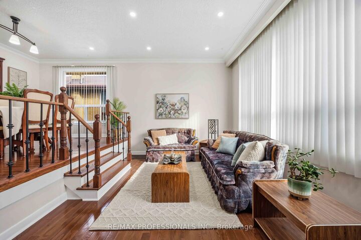 Property Photo: 14 Dashwood Crescent ON M9V 2N8