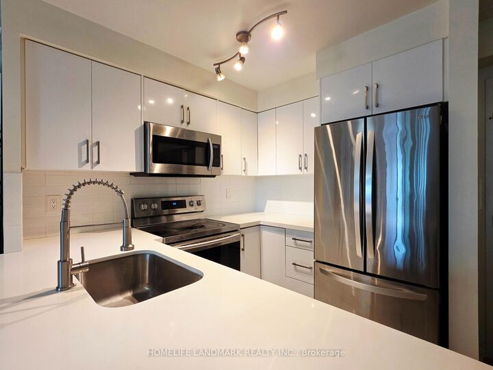 Property Photo: 7 Lorraine Drive 1015 ON M2N 7H2