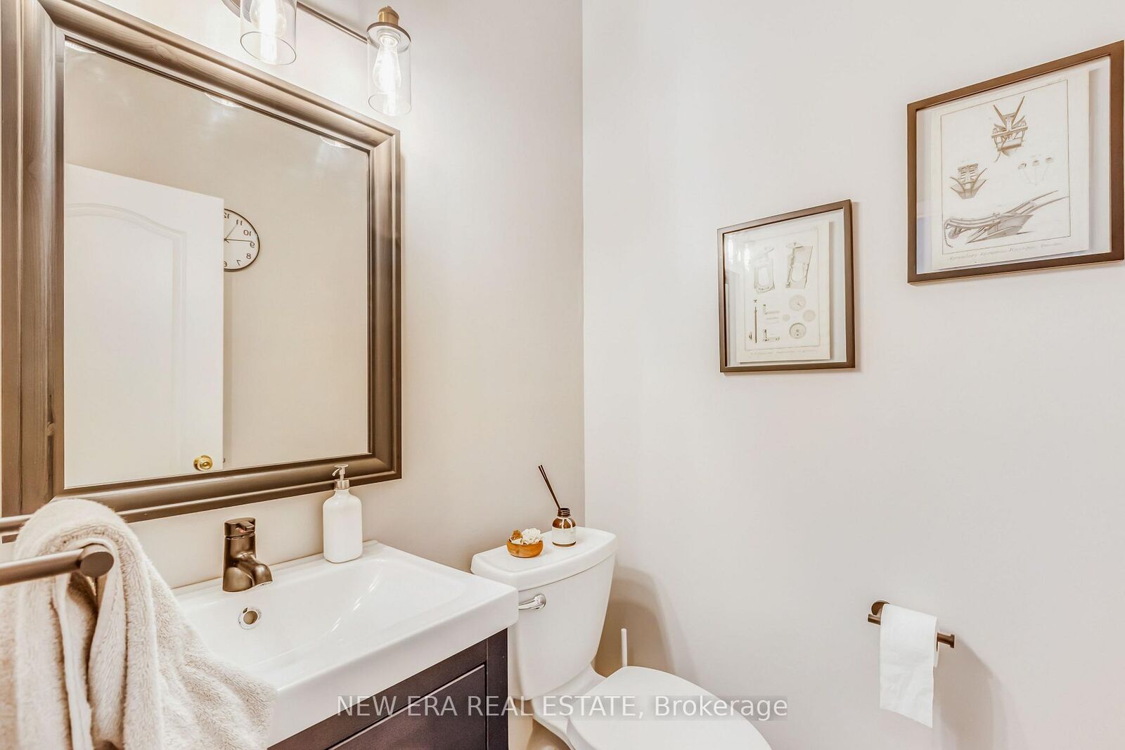Property Photo:  11 Warnford Circle  ON L1T 0J6 