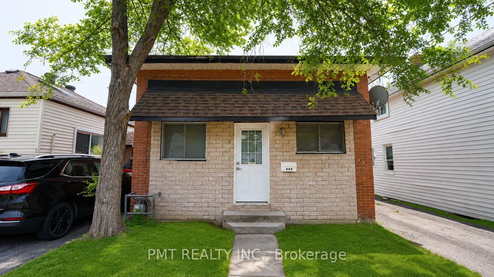 Property Photo:  109 Nassau Street  ON L1J 4A3 