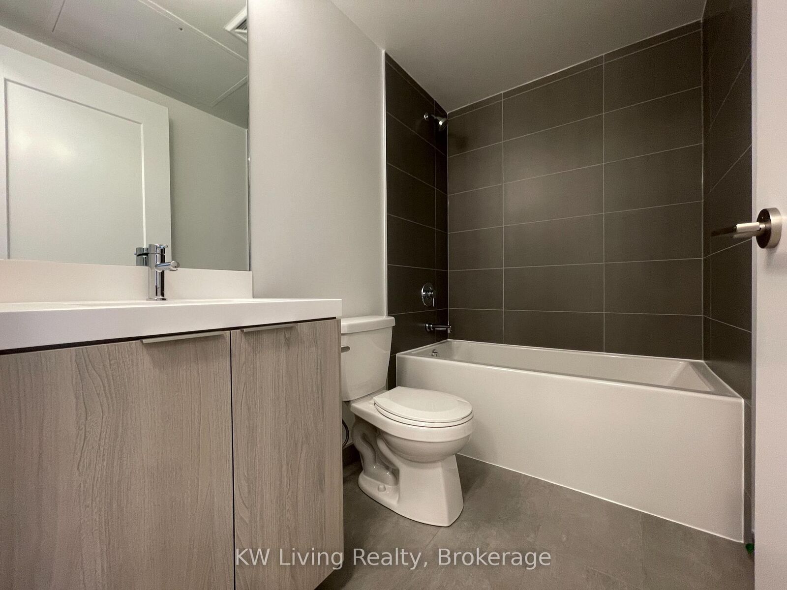 Property Photo:  8 Widmer Street 1801  ON M5V 0W6 