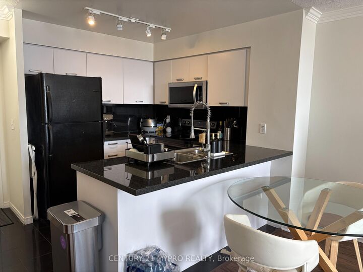 Property Photo:  55 Harrison Garden Boulevard Lph6  ON M2N 7G3 
