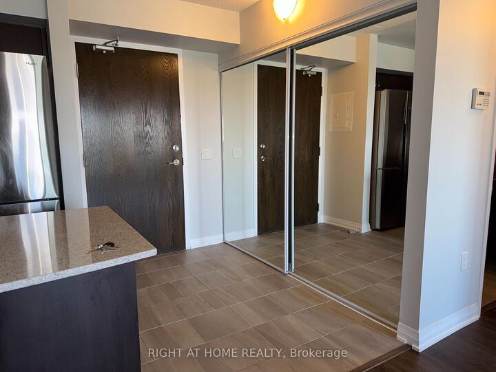 Photo de la propriété:  40 Via Rosedale Way 307  ON L6R 4A4 