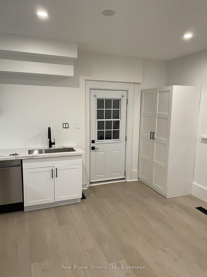 Property Photo:  104 Aylmer Street N Lower  ON K9J 3J5 
