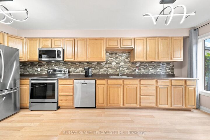 Property Photo: 3881 Ponderosa Lane ON L5N 6W4