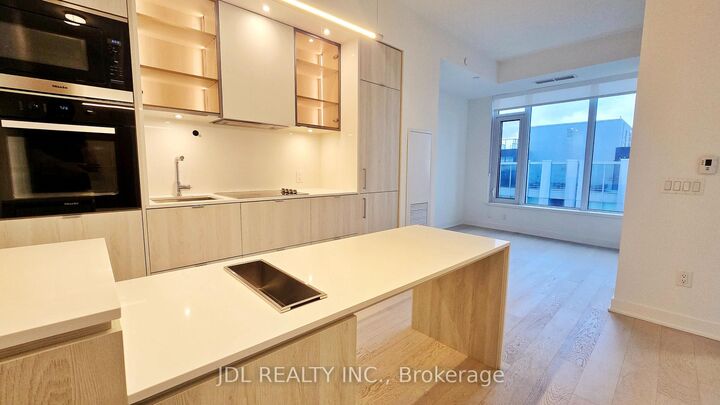 Property Photo:  11 Yorkville Avenue 5506  ON M4W 0B7 