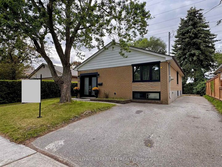 Property Photo: 154 Sedgemount Drive ON M1H 1Y2