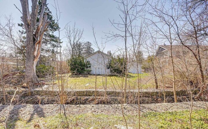 Property Photo: 1235 Old River Road ON L5G 3G2
