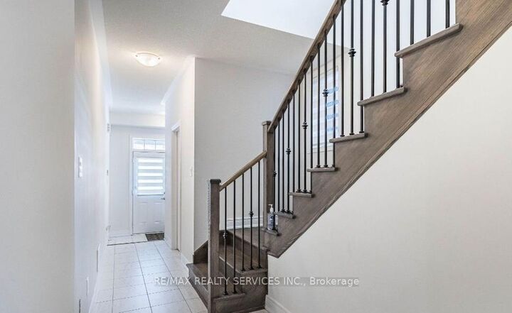 Property Photo:  17 Overstone Road E  ON L7G 0M9 
