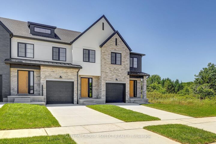 Property Photo: 39 Optimist Drive ON N5P 3T2